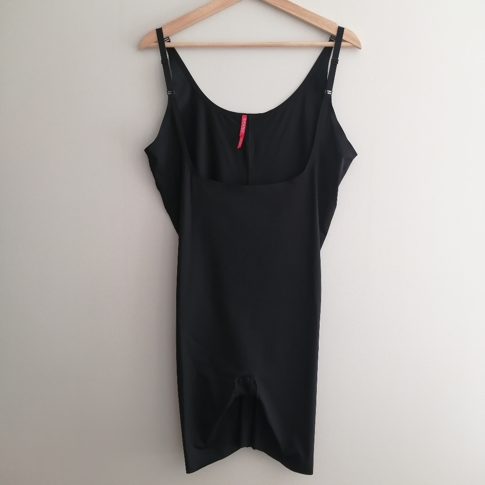 Spanx Plus Size Shapewear Thinstincts Open Bust Mid Thigh Bodysuit 3X (26-28)
